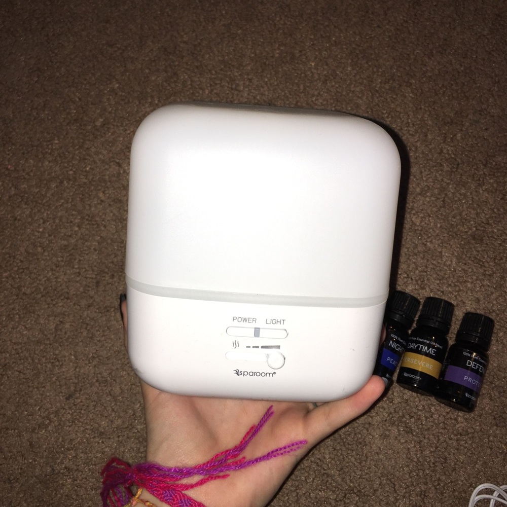 Diffuser w Essential oils